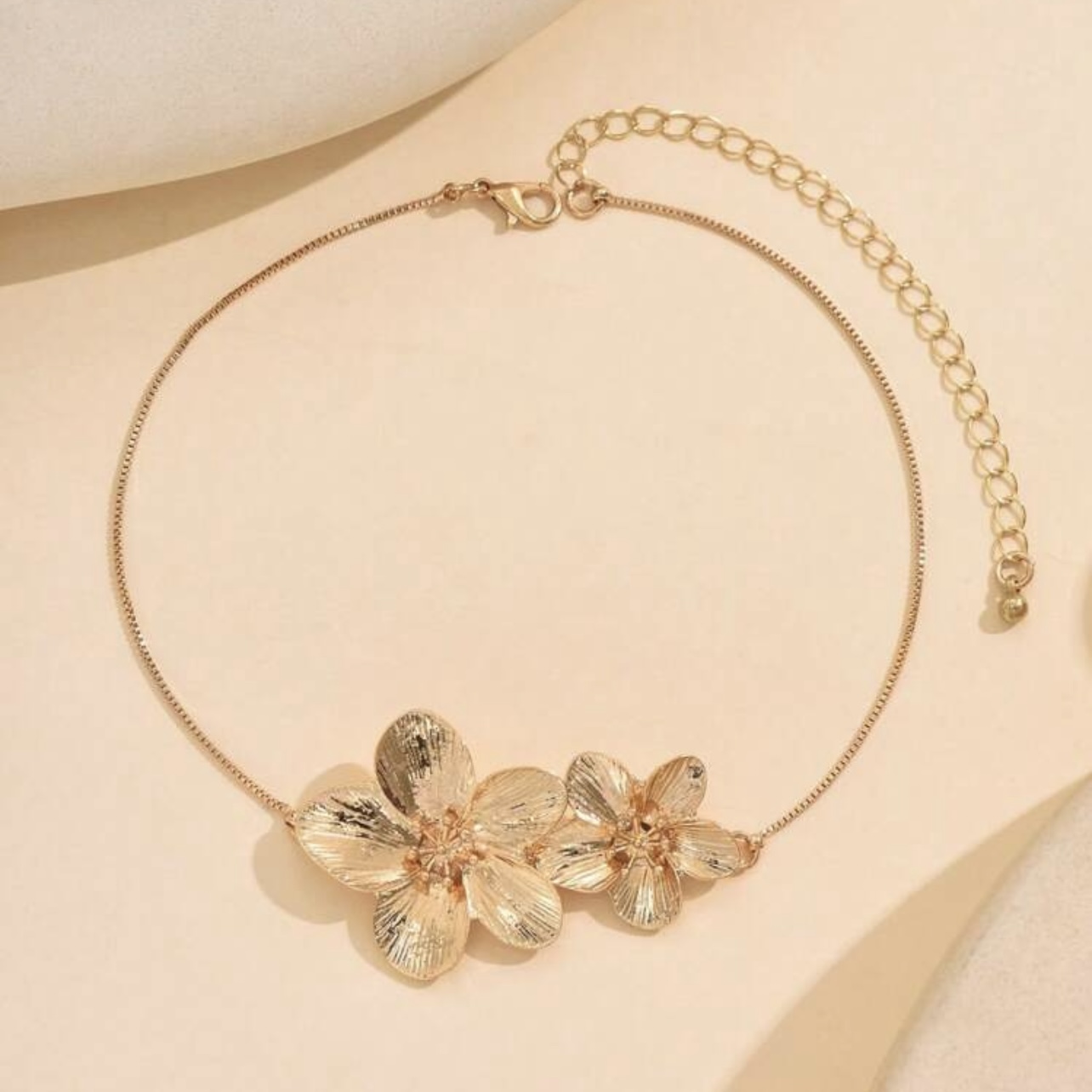 Gold colored Flower Necklace 